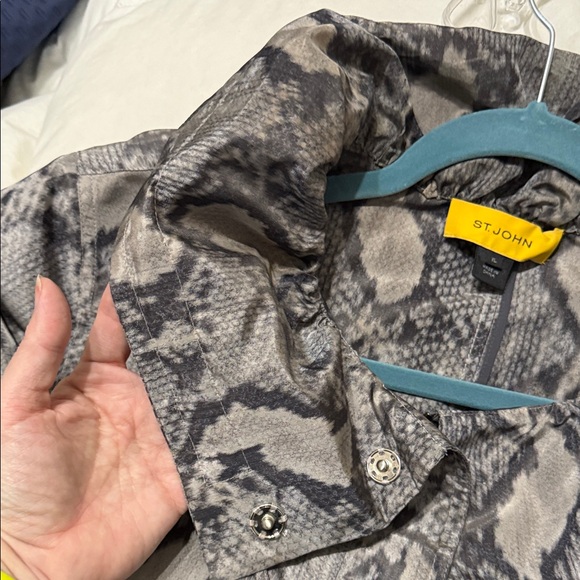 St. John Yellow Tag XL Gray Snake Print Lightweight Jacket - Picture 3 of 9